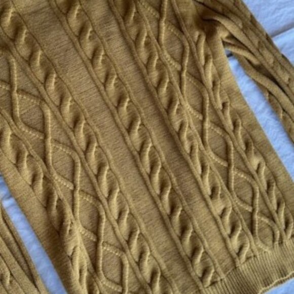 Disney  Donald Duck Pullover in Goldenrod Cable Knit Sweater M - Picture 6 of 6